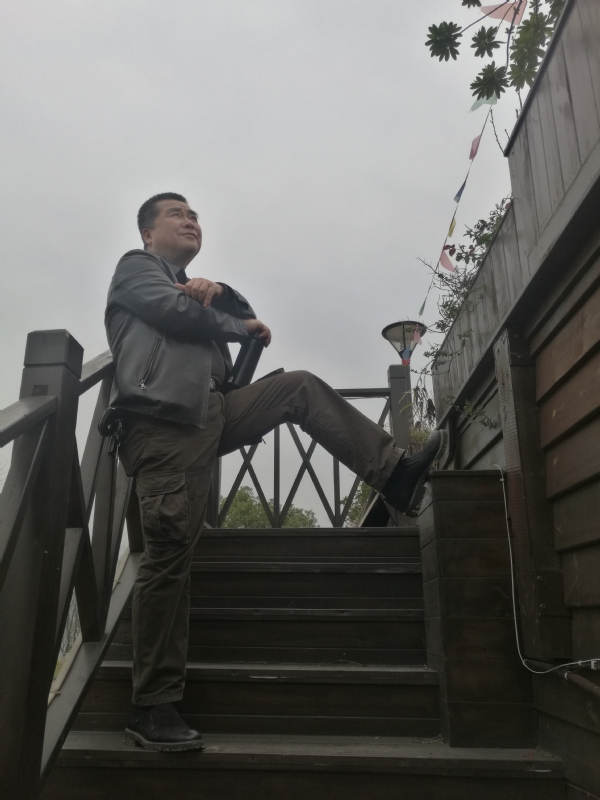 孤单背影的第一张照片--建宁相亲网